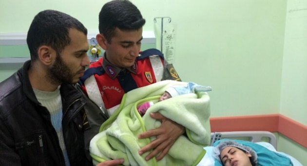 Suriyeli Sığınmacı Umuda Yolculuk Sırasında Erken Doğum Yaptı