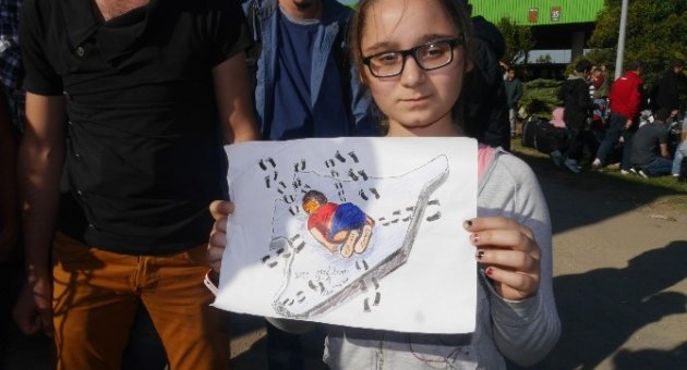 Suriyeli Sığınmacılar Akın Akın Edirne’de Toplanıyor