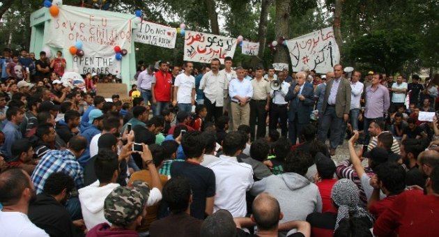 Suriyeli Sığınmacılar Edirne Valisi Şahin’i Protesto Etti