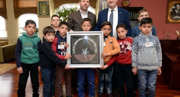 Suriyeli Yetim Çocuklardan Başkan Dündar’a Ziyaret