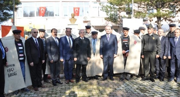 Sürü Sahipleri Kepenek Giydi