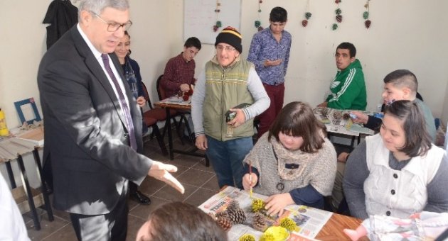 Susam’dan Engelli Öğrencilere Yeni Yıl Ziyareti