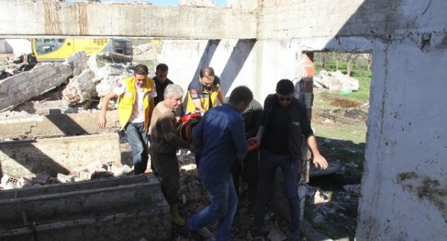 Tadilat Yaptığı Çatıdan Düştü