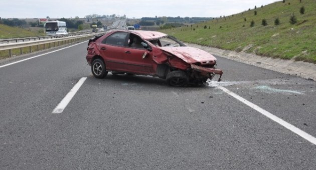 Takla Atan Otomobilin Sürücüsü Yaralandı