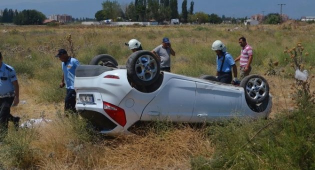 Taklalar Atan Otomobilden 6 Kişi Sağ Çıktı