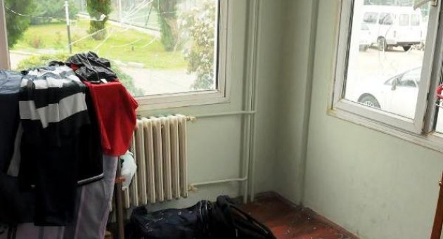 Taraftarlar Altay Tesisleri’ne Saldırdı