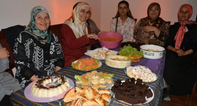 Tarihi Hamam Kına Gecesi İle Hizmete Girdi