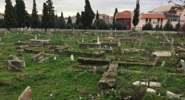 Tarihi Mezarlıktaki Restorasyon Çalışmaları