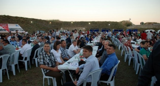 Tarihi Namazgah Tabyaları’nda Yüzlerce Kişi Oruç Açtı
