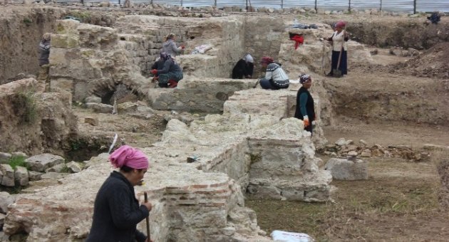 Tarihi Yemiş Kapanı Hanı Gün Yüzüne Çıkmaya Başladı