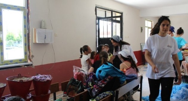 Tatil Yerine Köy Okuluna Destek