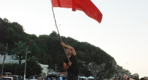 Tatilciler Şehitler İçin Yürüdü