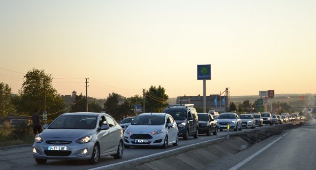 Tatilcilerin Dönüş Çilesi Başladı