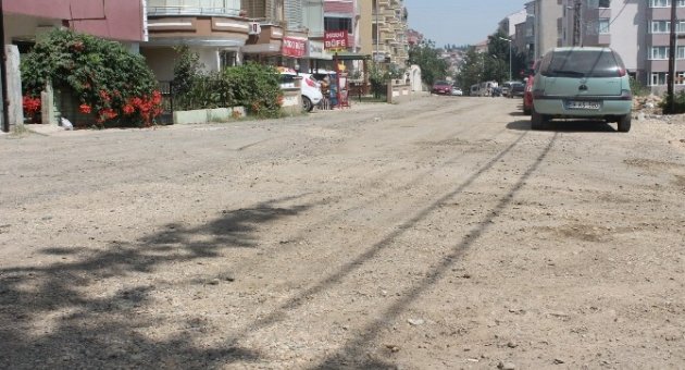 Tekirdağ 100. Yıl Mahallesinde Yapılmayan Yollardan Vatandaş Şikayetçi