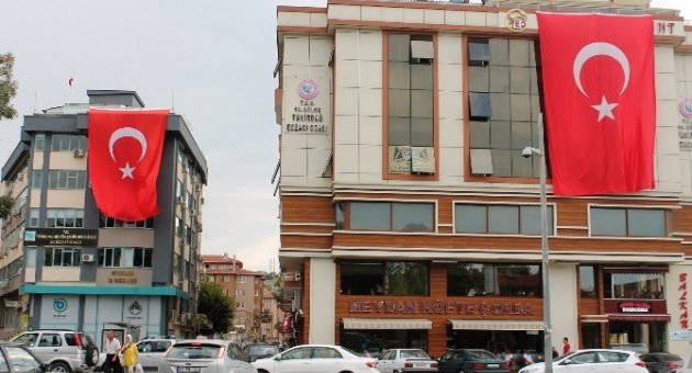 Tekirdağ Kırmızı Beyaza Büründü