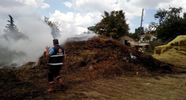 Tekirdağ’da 2 Bin 500 Balya Saman Kül Oldu