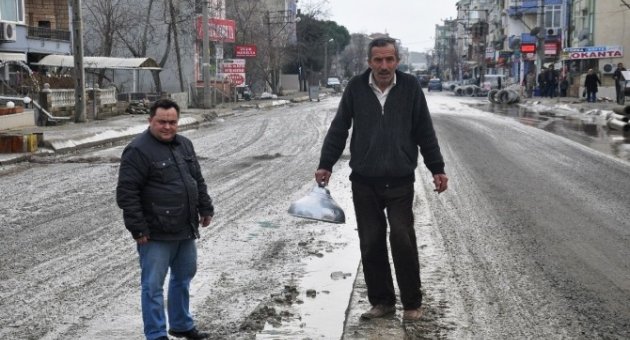Tekirdağ’da Altınova Esnafı Bitmeyen Altyapı Çalışmalarından Şikayetçi
