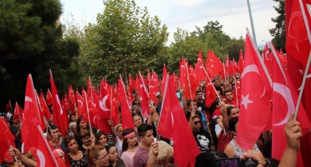 Tekirdağ’da Binlerce Vatandaş Şehitler İçin Yürüdü
