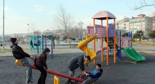 Tekirdağ’da Güneş Yüzünü Gösterince Parklar Doldu