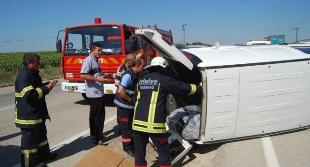 Tekirdağ’da Hafif Ticari Araç Takla Attı: 2 Yaralı