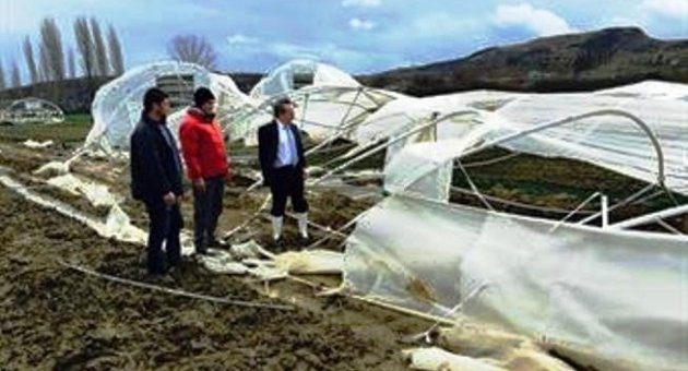 Tekirdağ’da Lodos Seralara Hasar Verdi