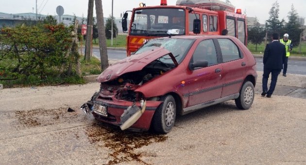 Tekirdağ’da Otomobil Servis Aracına Çarptı: 1 Yaralı