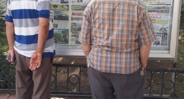 Tekirdağlılar, Gündemi Basın Panosundan Takip Ediyor