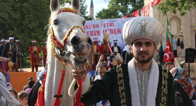 Temsili ‘akşemseddin’ Attan Düşünce, Fatih Fethe Tek Başına Çıktı