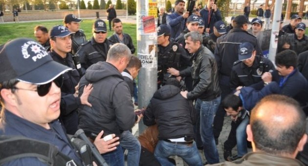 Teröristlerin Ölü Ele Geçirilmesini Protesto Edenler Gözaltına Alındı