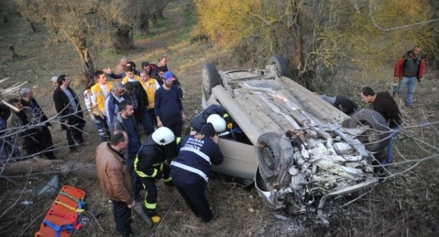 Ters Dönen Otomobilin İçinde Can Pazarı