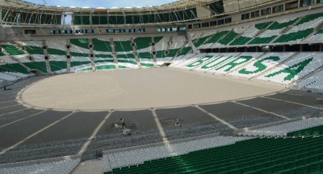 Timsah Arena’da Çimler 10 Gün İçinde Seriliyor