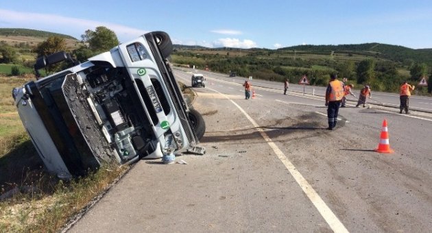 Çanakkale’de Tır Yan Yattı, Emniyet Kemeri Hayat Kurtardı
