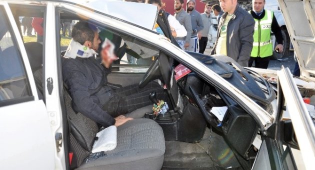 Tır’la Çarpışan Otomobil Sürücüsü Ölümden Döndü