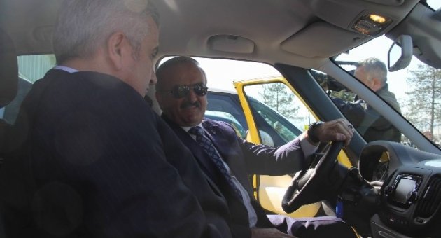 Tofaş Bursa Emniyetine 5 Otomobil Hediye Etti