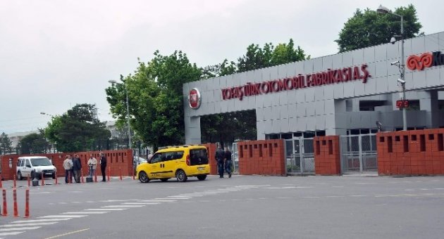 Tofaş Otomobil Fabrikası çalışanlarının bugün başlayan iş bırakma eylemi akşam saatlerinde sona erdi.