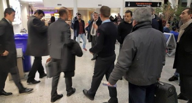 Tolga Özkalfa’ya Hava Alanında Penaltı Tepkisi