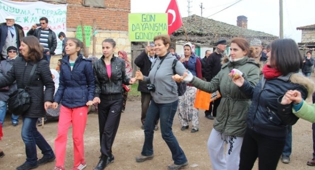 Toplantıyı İptal Ettirdiler, Davul Çalıp Oynadılar