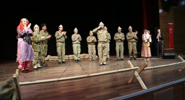 Torbalı’da Ağlatan Tiyatro Oyunu