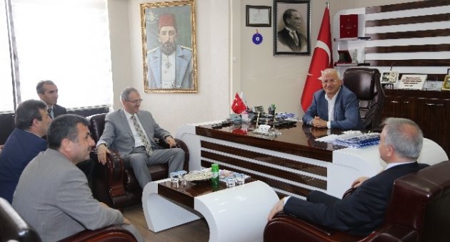 Torbalı’ya 100 Araçlık İş Makinesi Parkı Kuruluyor