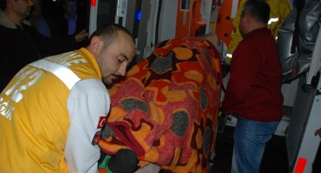 Traktör Altında Kalan Sürücü Yaralandı