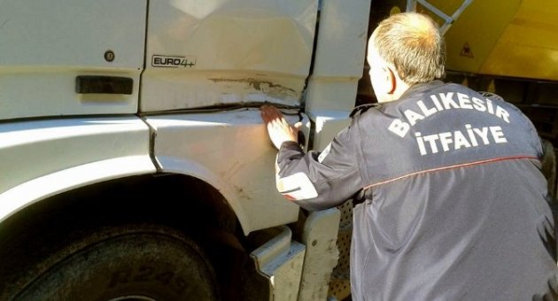 Traktör Parçalandı, Sürücü Kurtuldu
