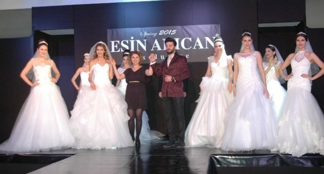 Tuğba Melis Türk Gelinliğiyle Büyüledi