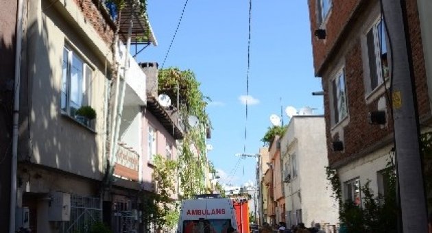 Tüp Bomba Gibi Patladı, Evin Çatı Katı Yandı