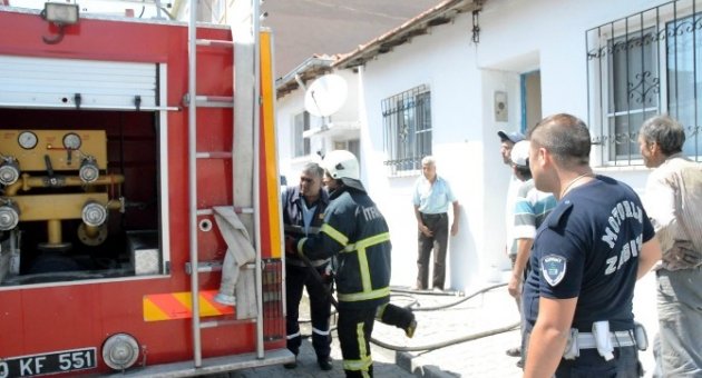 Tüp Patlayan Ev Zamanında Müdahale İle Kül Olmaktan Kurtuldu
