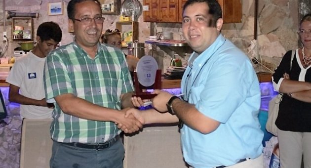 Türçev’den Ayvalık Belediyesine Plaket