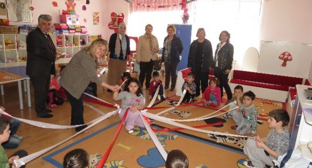 Türk Kadınlar Birliği’nden Öğrencilere 23 Nisan Jesti
