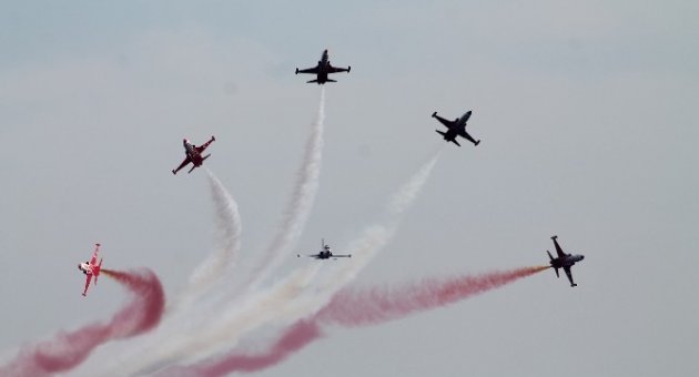 Türk Yıldızları’ndan Nefes Kesen Gösteri