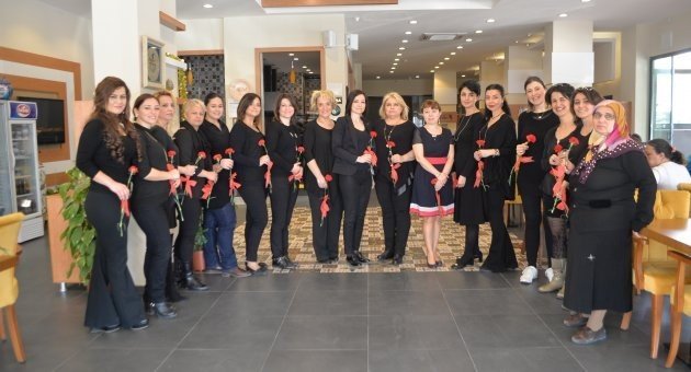 Türkiye Gençlik Ve Spor Konfederasyonu İzmir İl Kadın Yönetim Kurulu Üyeleri 8 Mart İçin Toplandı