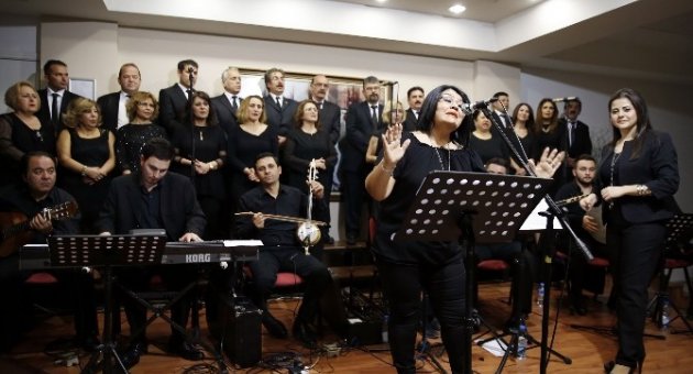 Türküler İzmir’den Yankılandı