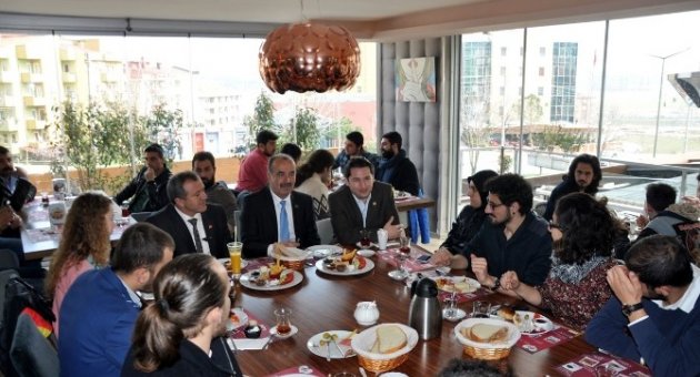 Türkyılmaz, Gençlerle Buluştu
